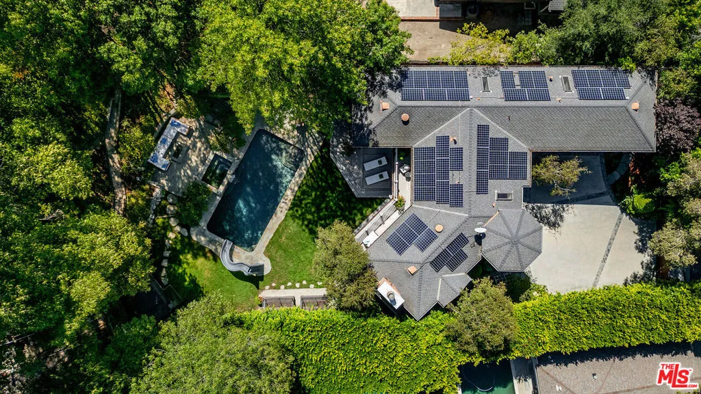 Sherman Oaks, California 91403, United States, 6 Bedrooms Bedrooms, ,5 BathroomsBathrooms,Residential,Active,217154