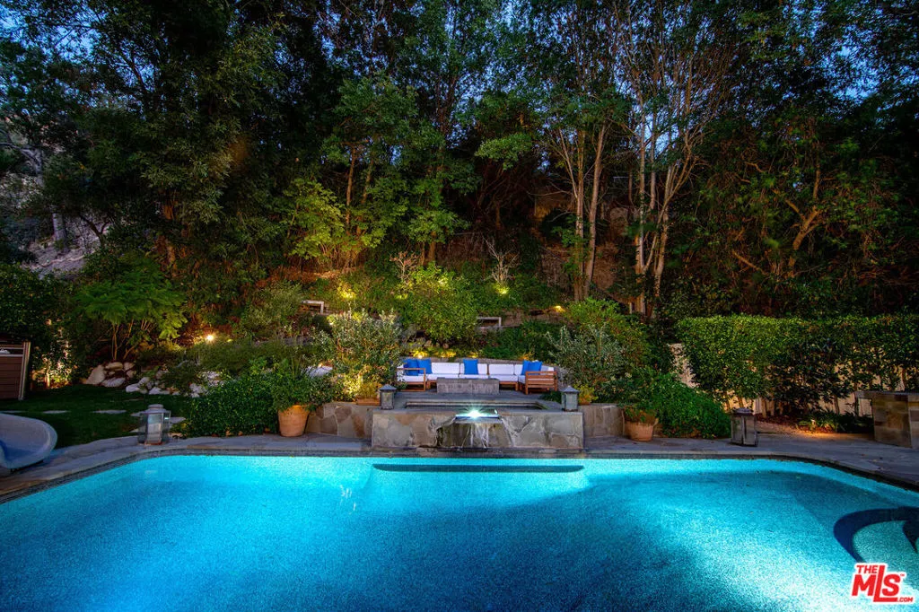 Sherman Oaks, California 91403, United States, 6 Bedrooms Bedrooms, ,5 BathroomsBathrooms,Residential,Active,217154