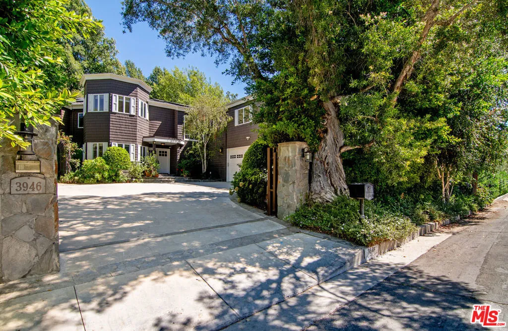 Sherman Oaks, California 91403, United States, 6 Bedrooms Bedrooms, ,5 BathroomsBathrooms,Residential,Active,217154