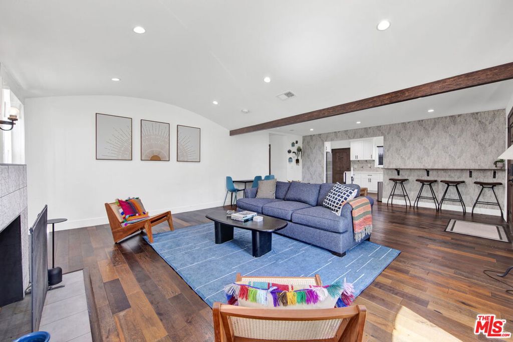 1607 W 85th Street
