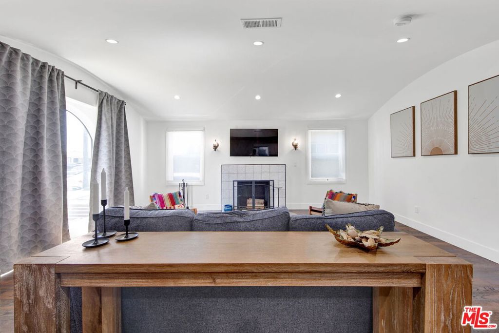 1607 W 85th Street
