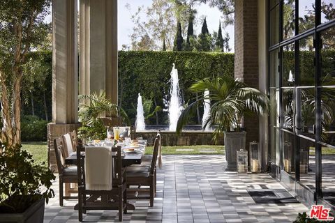 107 Delfern Drive Los Angeles CA 90077