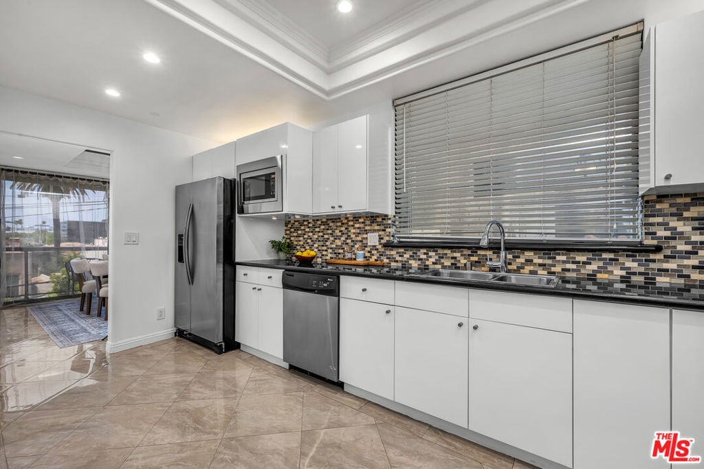 125 N GALE Drive 306