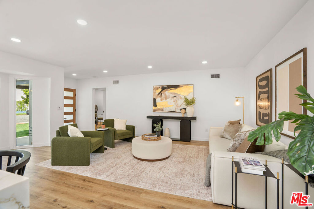 5418 S Rimpau Boulevard