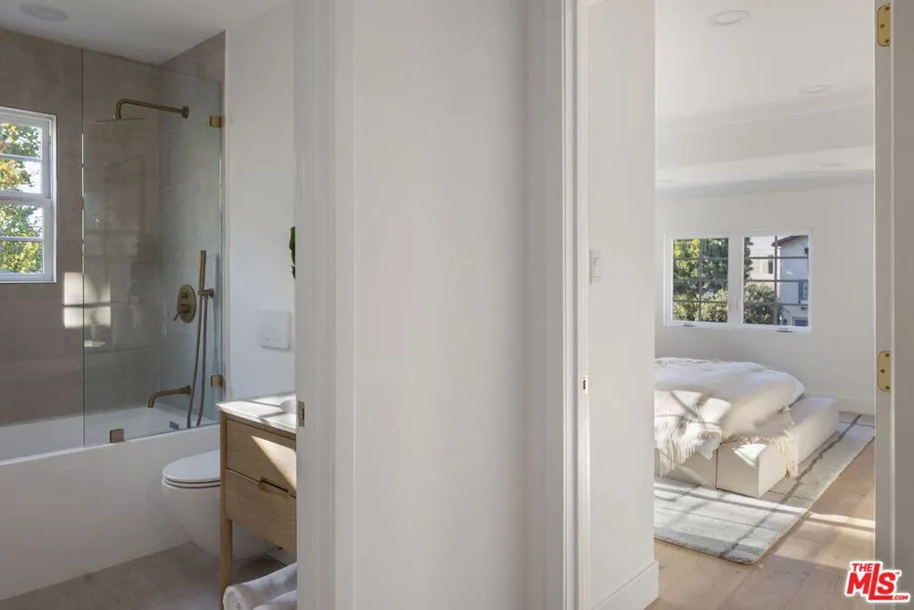 Los Angeles, California 90064, United States, 5 Bedrooms Bedrooms, ,5 BathroomsBathrooms,Residential,Active,229616