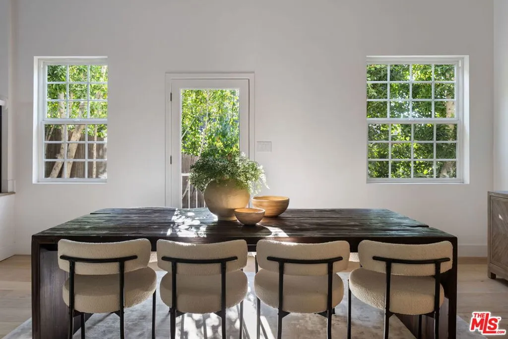 Los Angeles, California 90064, United States, 5 Bedrooms Bedrooms, ,5 BathroomsBathrooms,Residential,Active,229616