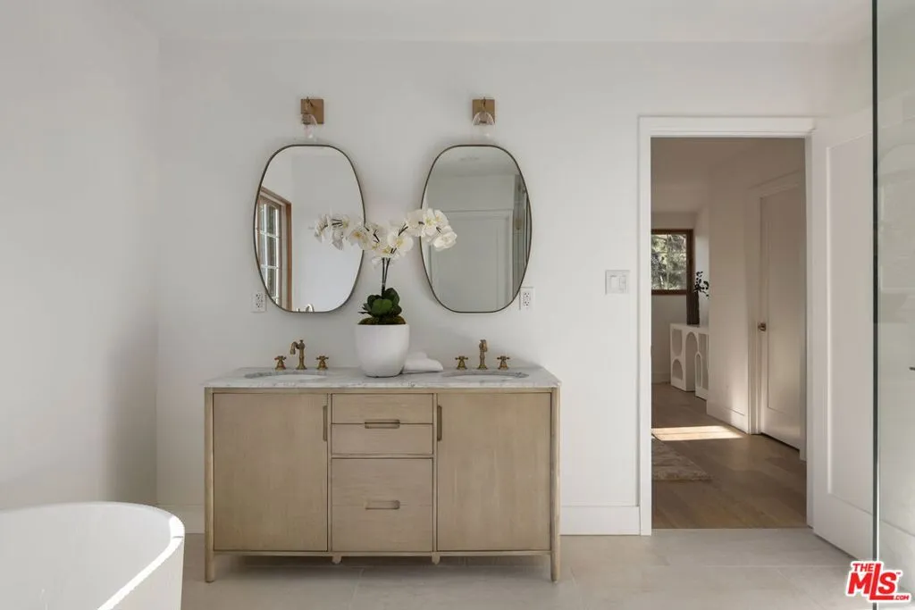 Los Angeles, California 90064, United States, 5 Bedrooms Bedrooms, ,5 BathroomsBathrooms,Residential,Active,229616