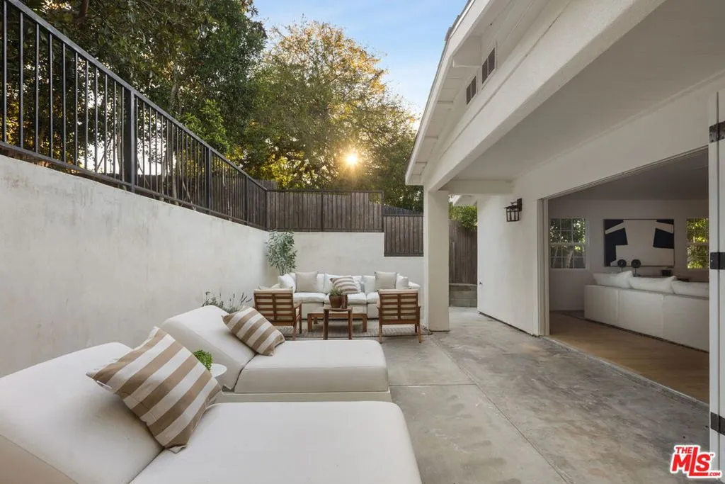 Los Angeles, California 90064, United States, 5 Bedrooms Bedrooms, ,5 BathroomsBathrooms,Residential,Active,229616