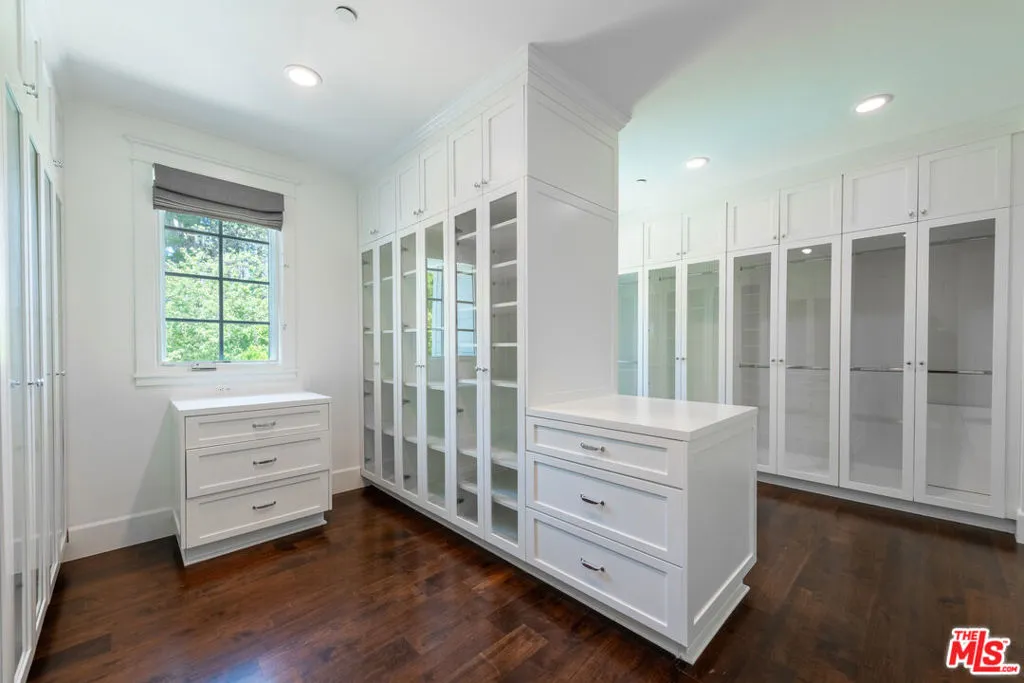 Tarzana, California 91356, United States, 5 Bedrooms Bedrooms, ,6 BathroomsBathrooms,Residential,Active,151863