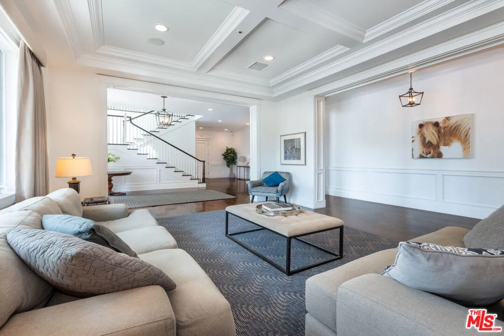 Tarzana, California 91356, United States, 5 Bedrooms Bedrooms, ,6 BathroomsBathrooms,Residential,Active,151863