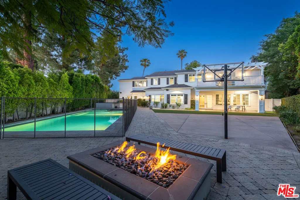 Tarzana, California 91356, United States, 5 Bedrooms Bedrooms, ,6 BathroomsBathrooms,Residential,Active,151863