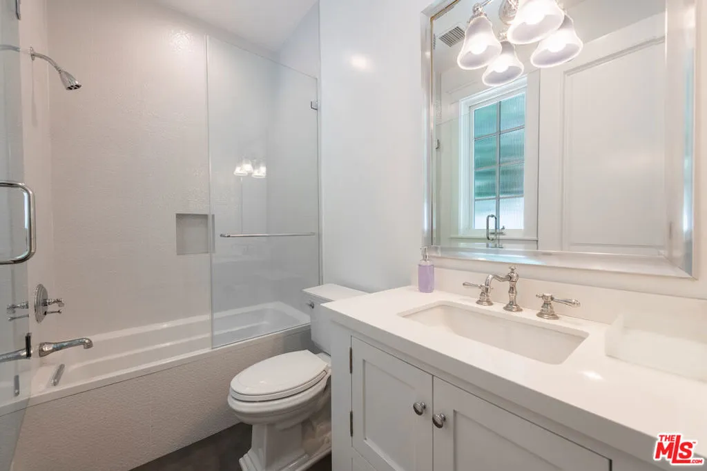 Tarzana, California 91356, United States, 5 Bedrooms Bedrooms, ,6 BathroomsBathrooms,Residential,Active,151863