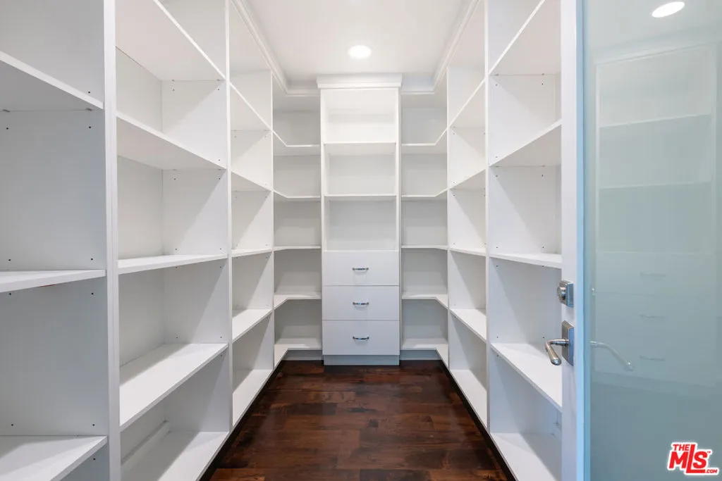 Tarzana, California 91356, United States, 5 Bedrooms Bedrooms, ,6 BathroomsBathrooms,Residential,Active,151863