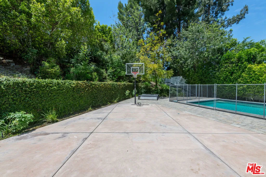 Tarzana, California 91356, United States, 5 Bedrooms Bedrooms, ,6 BathroomsBathrooms,Residential,Active,151863