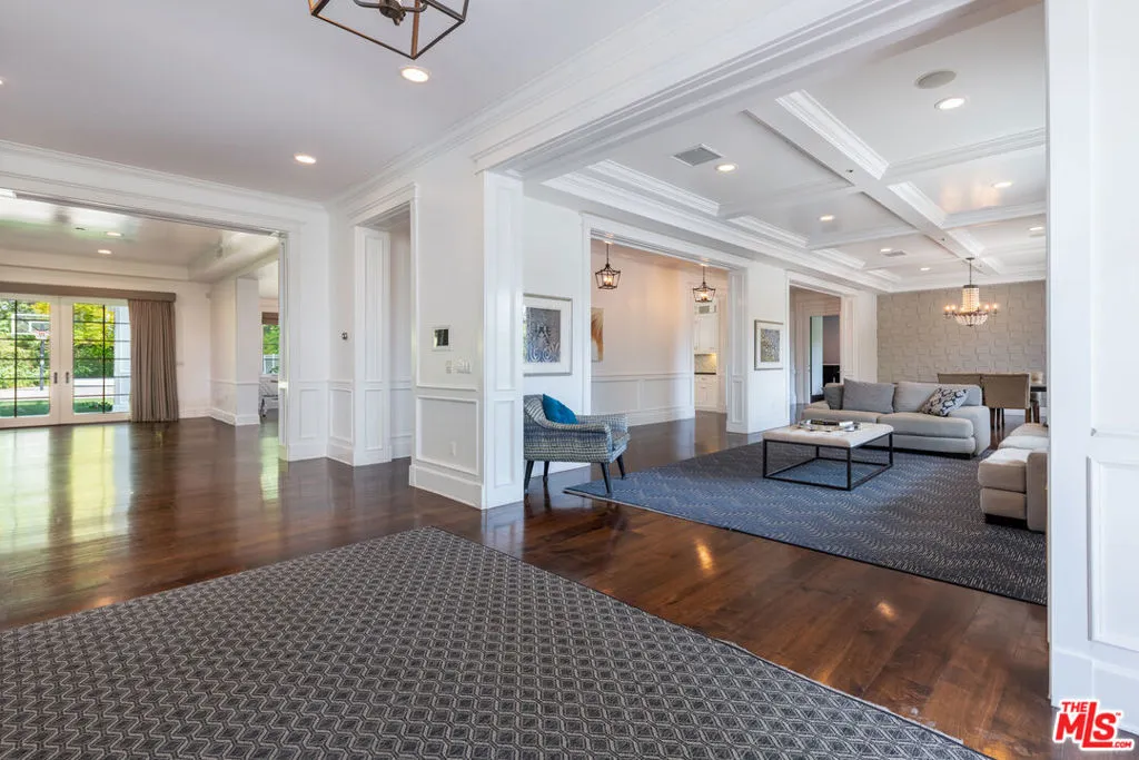 Tarzana, California 91356, United States, 5 Bedrooms Bedrooms, ,6 BathroomsBathrooms,Residential,Active,151863