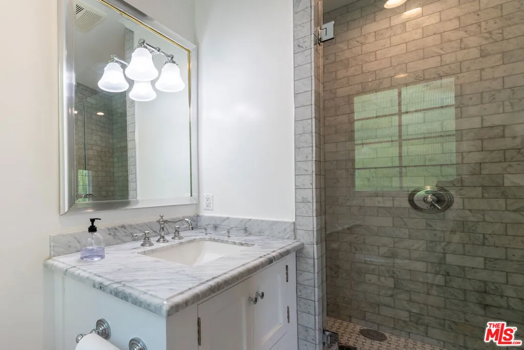 Tarzana, California 91356, United States, 5 Bedrooms Bedrooms, ,6 BathroomsBathrooms,Residential,Active,151863