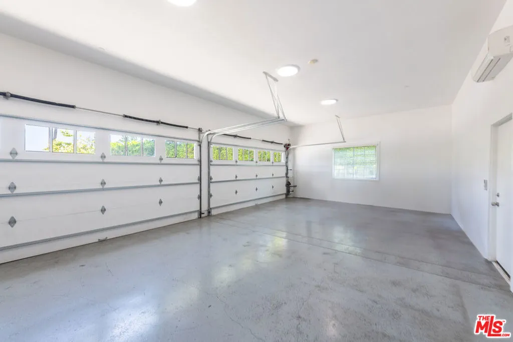 Tarzana, California 91356, United States, 5 Bedrooms Bedrooms, ,6 BathroomsBathrooms,Residential,Active,151863