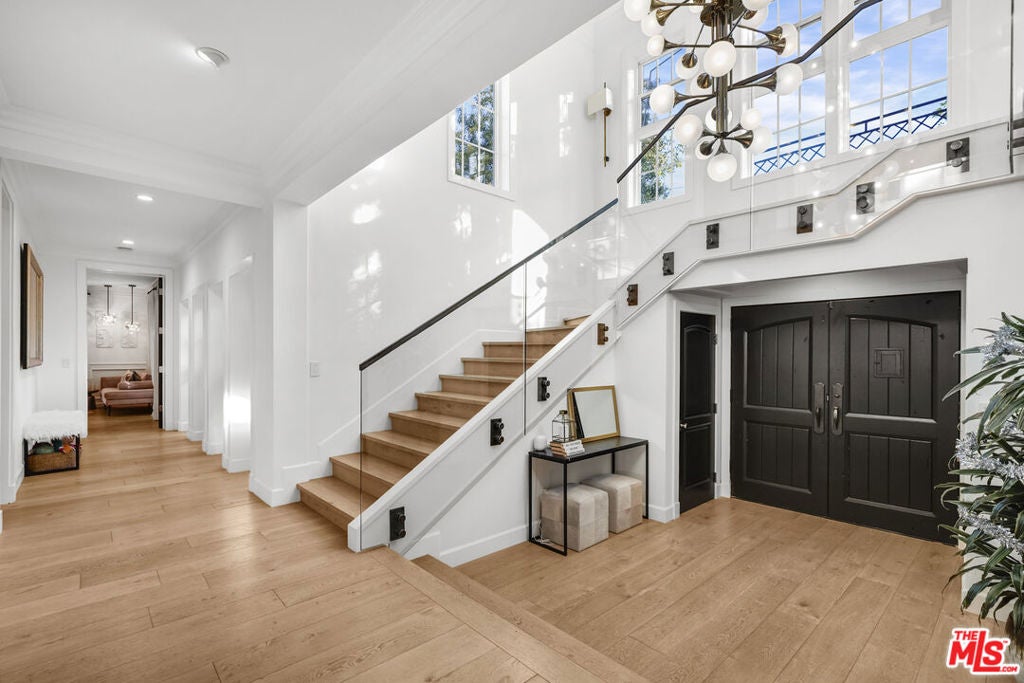 23255 Mariposa De Oro Street