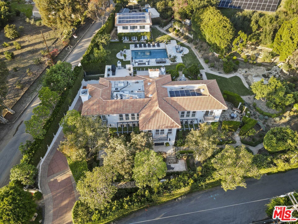 23255 Mariposa De Oro Street