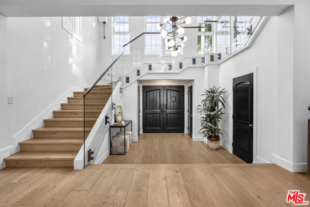 23255 Mariposa De Oro Street