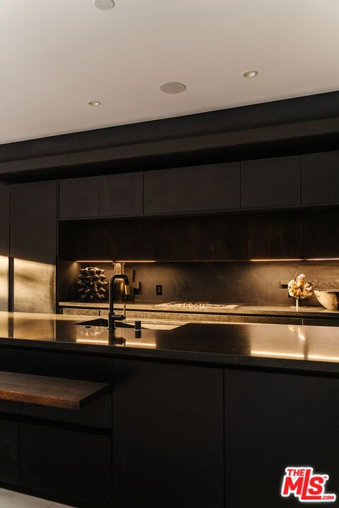 537 N Alta Vista Boulevard