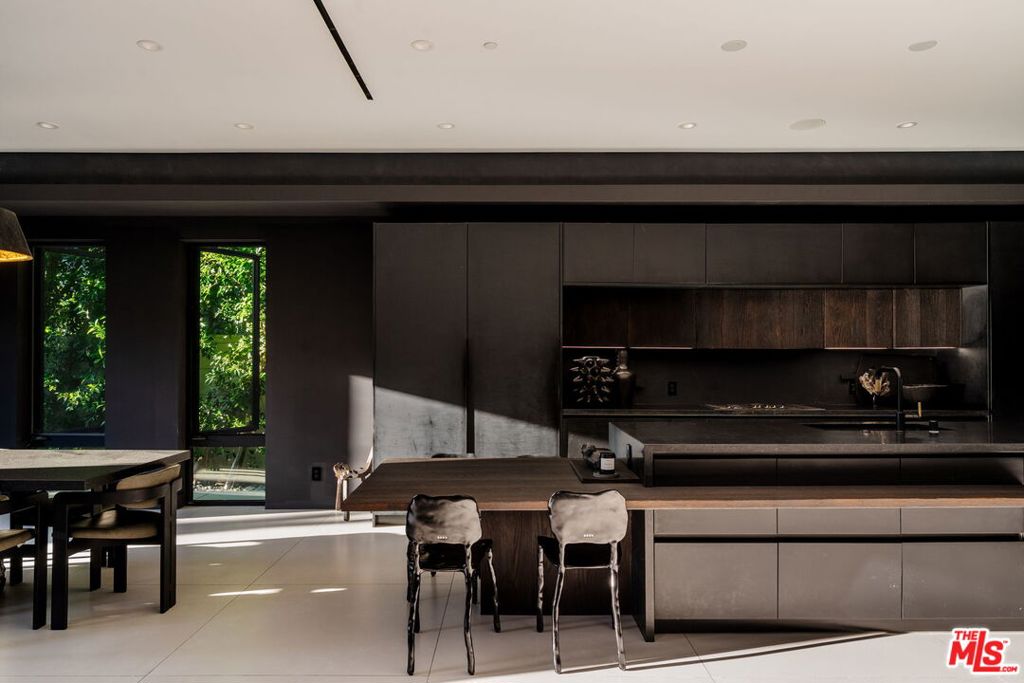 537 N Alta Vista Boulevard