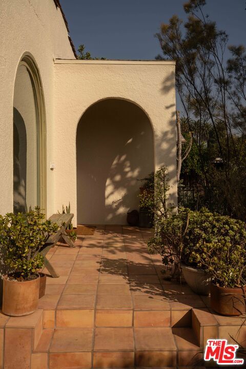 4179 S Van Ness Avenue