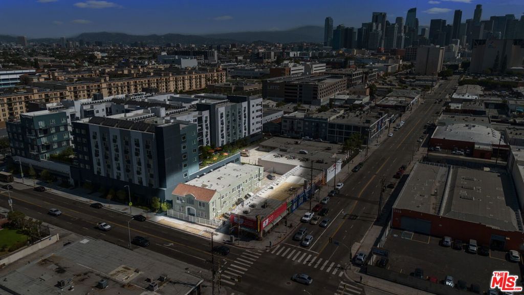 225 W Adams Boulevard