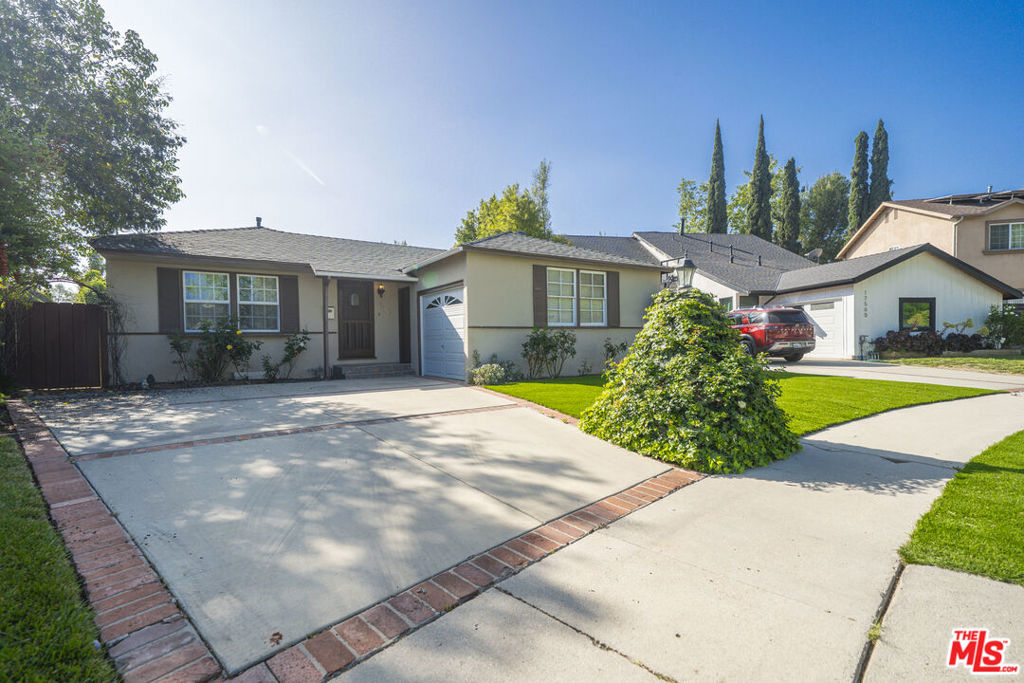 6110 Shoshone Avenue