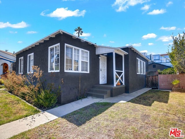 3021 S Genesee Avenue, Los Angeles