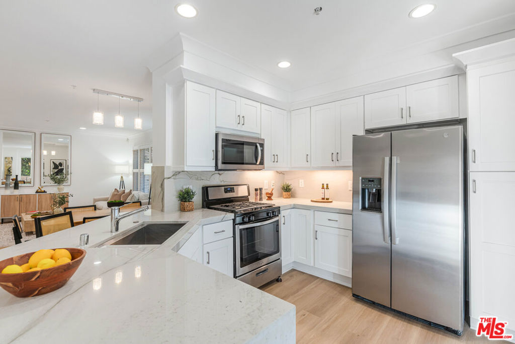 6020 Seabluff Drive 114