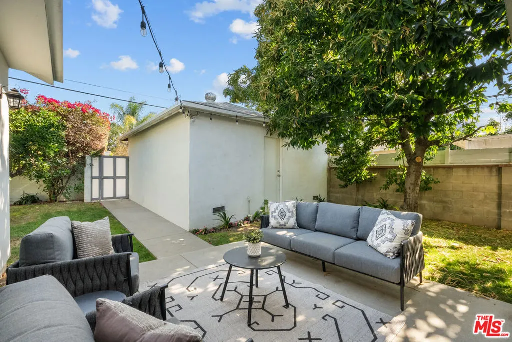 Encino, California 91436, United States, 3 Bedrooms Bedrooms, ,3 BathroomsBathrooms,Residential,Active,155876