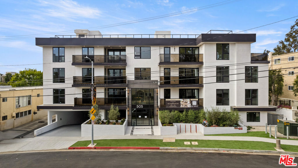 505 S Barrington Avenue 303