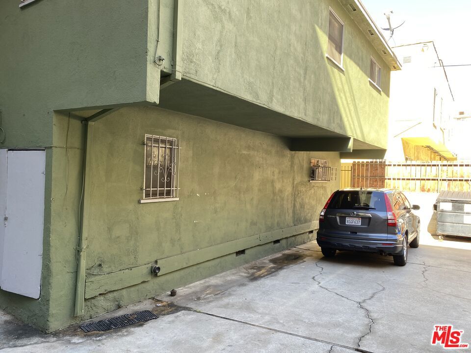 742 Irolo Street