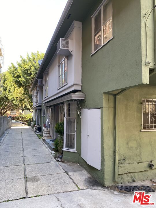 742 Irolo Street