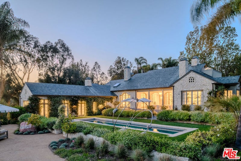 6625 Zumirez Drive