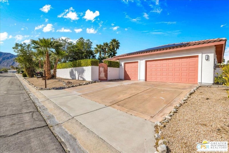 2222 E Wayne Road