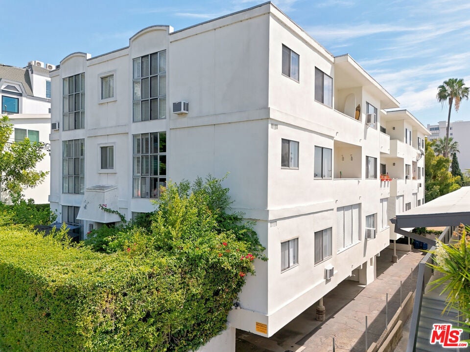 1214 N Clark Street