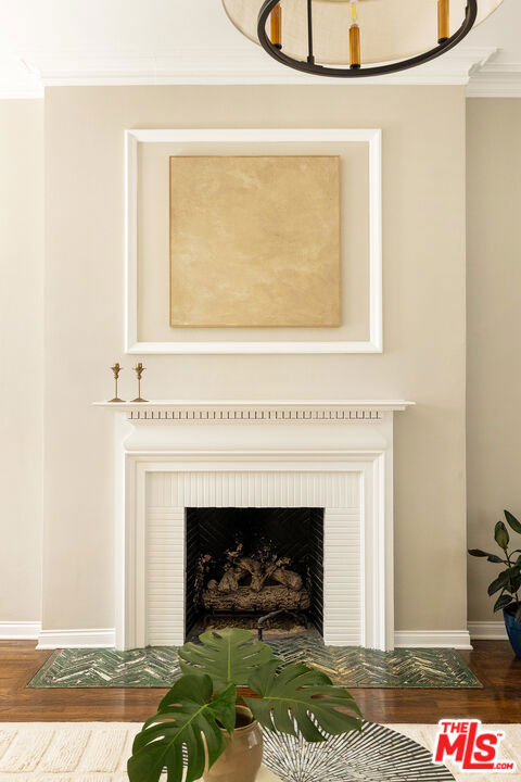 118 N Flores Street 1/2