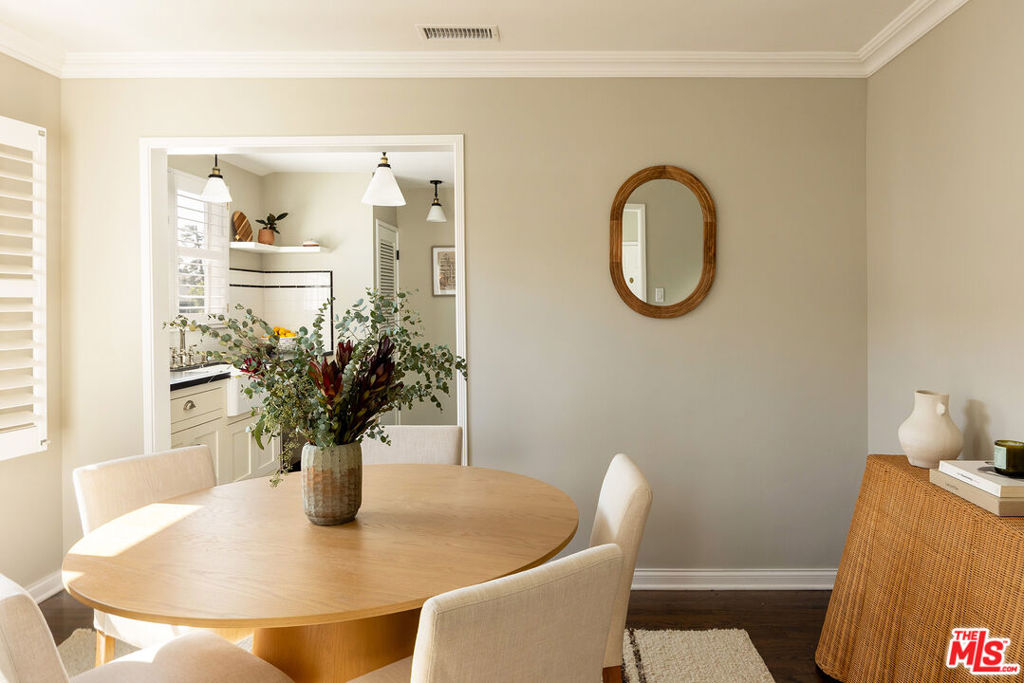 118 N Flores Street 1/2