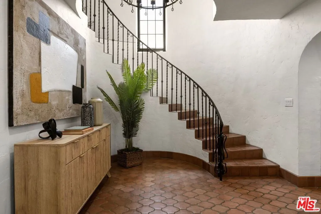 Los Angeles, California 90064, United States, 5 Bedrooms Bedrooms, ,5 BathroomsBathrooms,Residential,Active,191506