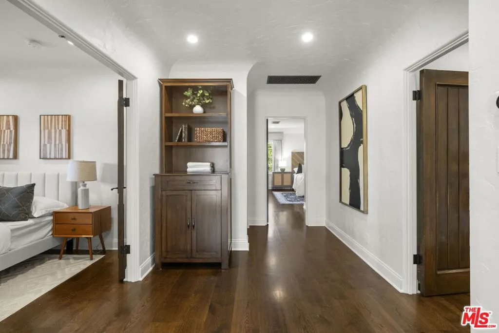 Los Angeles, California 90064, United States, 5 Bedrooms Bedrooms, ,5 BathroomsBathrooms,Residential,Active,191506