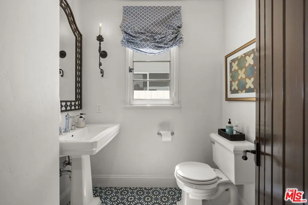 Los Angeles, California 90064, United States, 5 Bedrooms Bedrooms, ,5 BathroomsBathrooms,Residential,Active,191506