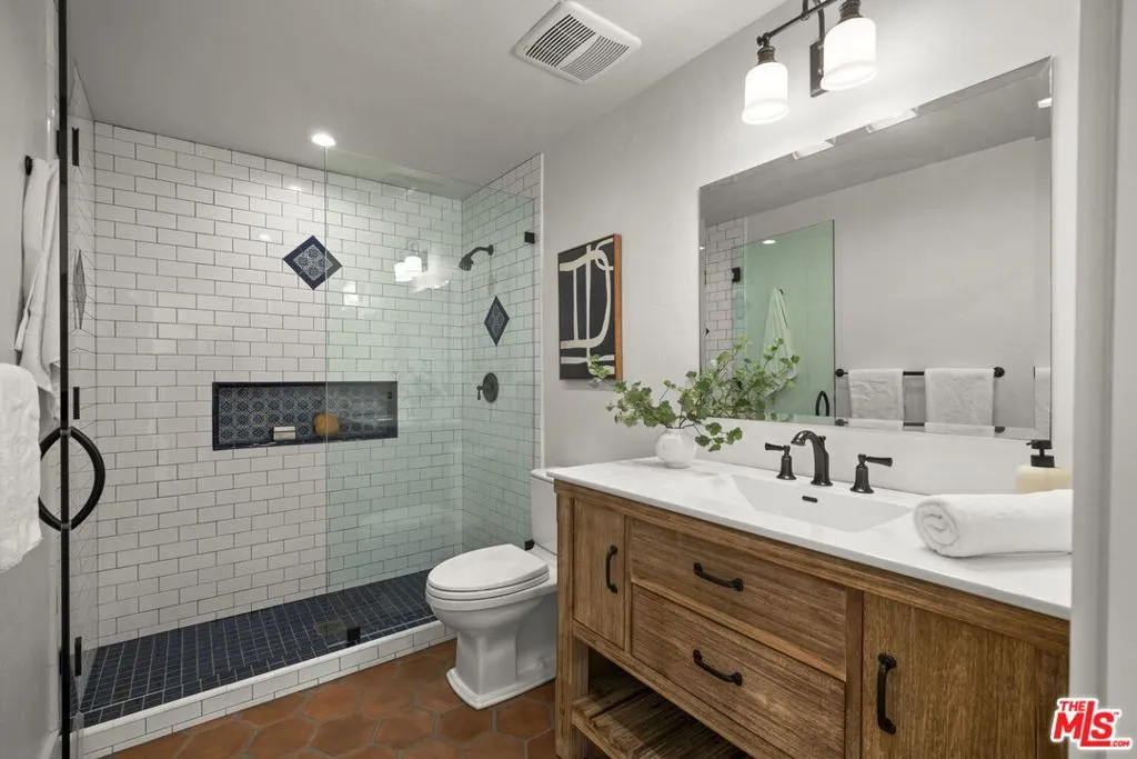 Los Angeles, California 90064, United States, 5 Bedrooms Bedrooms, ,5 BathroomsBathrooms,Residential,Active,191506