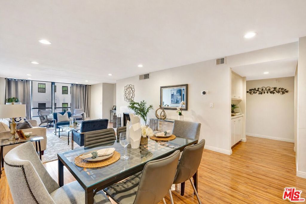 1900 Vine Street 103