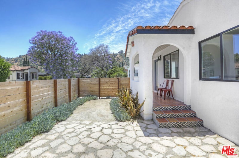 2355 Meadowvale Avenue