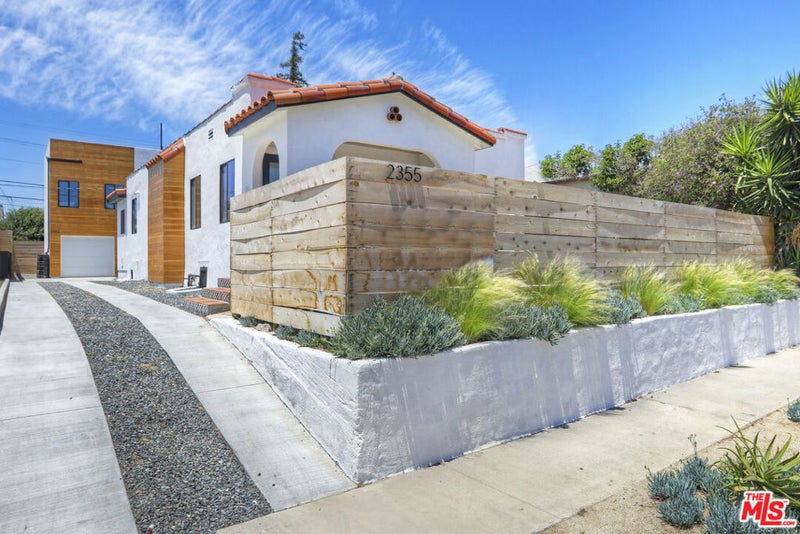 2355 Meadowvale Avenue