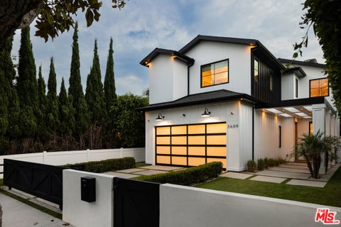 Photo of 3609 Greenwood Avenue, Los Angeles, CA 90066 (MLS # 26986189)