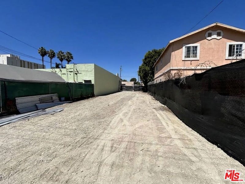 3122 W Vernon Avenue