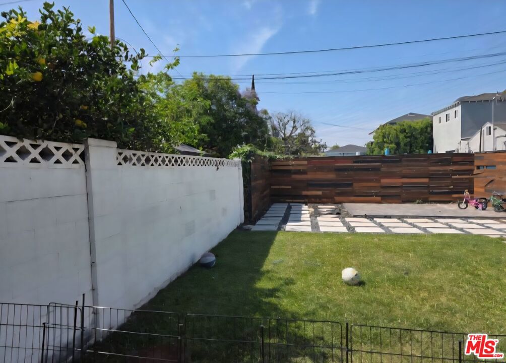 3807 W Clark Avenue